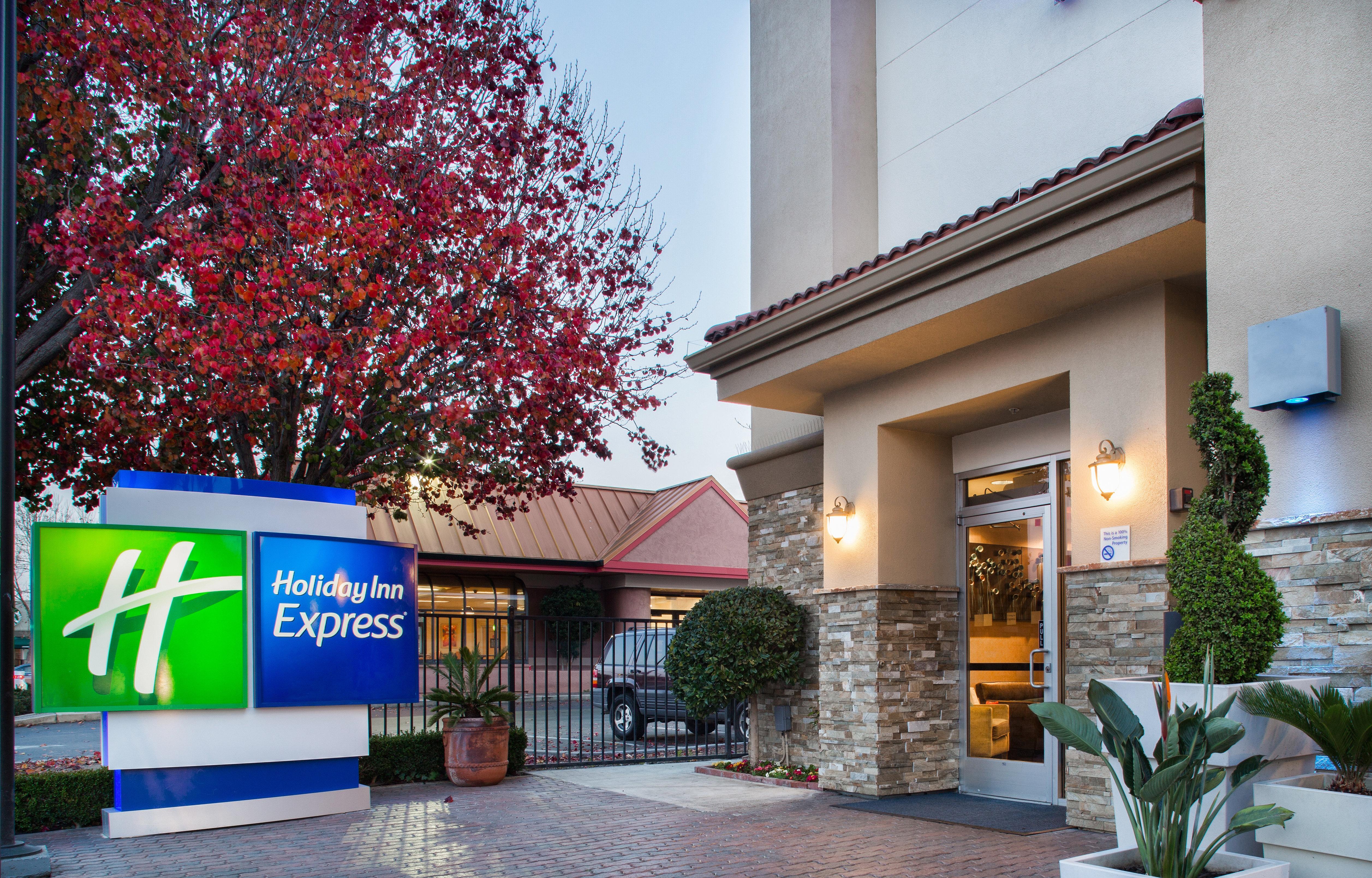 Holiday Inn Express Redwood City Central, An Ihg Hotel Exterior photo